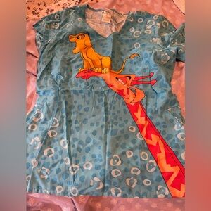 Lion King top scrub size large very beautiful and unique must have 🩷